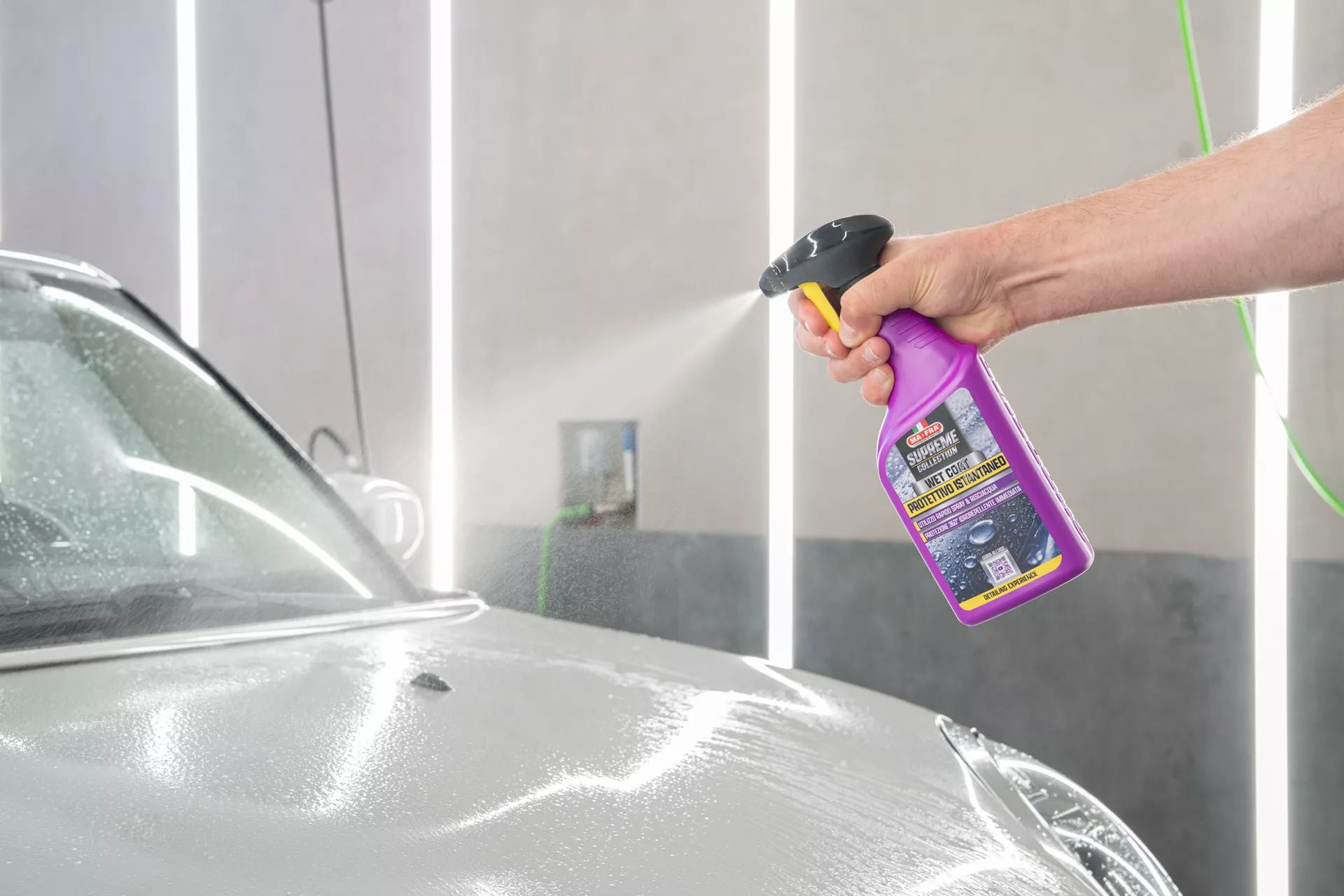 Wet Coat spruzzato sulla carrozzeria bagnata durante il risciacquo
